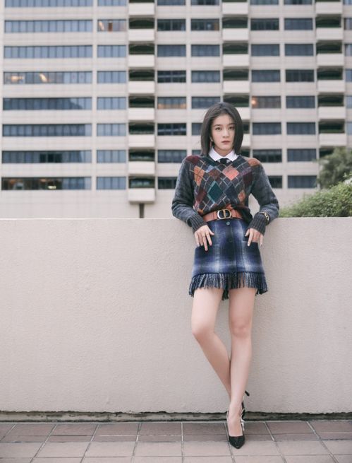 張雪迎不扮成熟的少女風(fēng)穿搭太讓人心動(dòng)了 穿卡通針織衫,好可愛(ài)