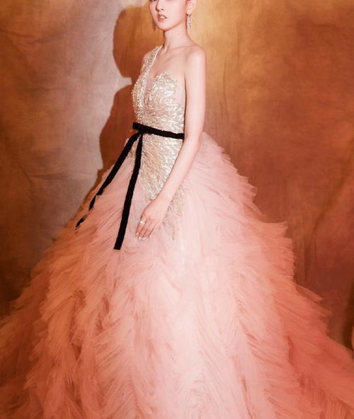 宋祖兒化身港風(fēng)女子美上天,模仿利智經(jīng)典造型,卻被嘲沒有可比性